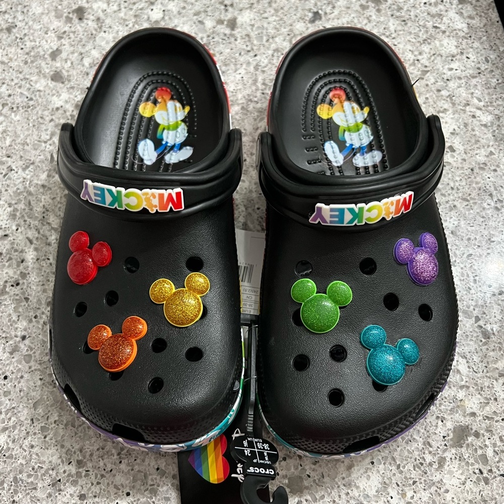New NWT Disney Mickey Mouse Rainbow Pride Classic Clog Size J6 /Women’s size 7/8